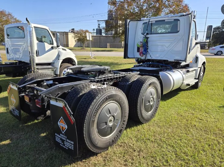 Truck Thumbnail 4