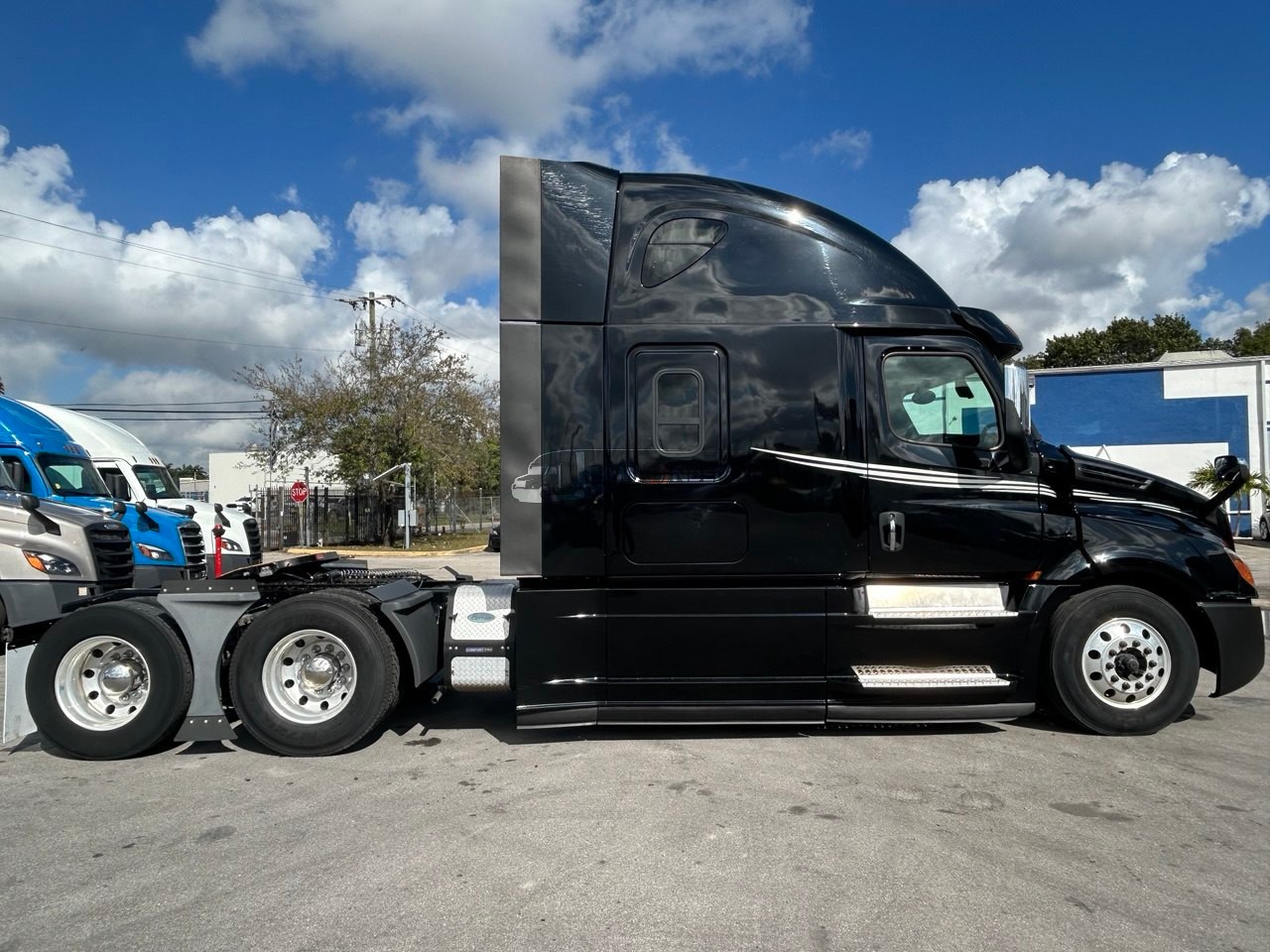Truck Thumbnail 2