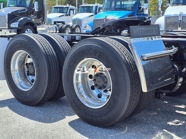 Truck Thumbnail 8