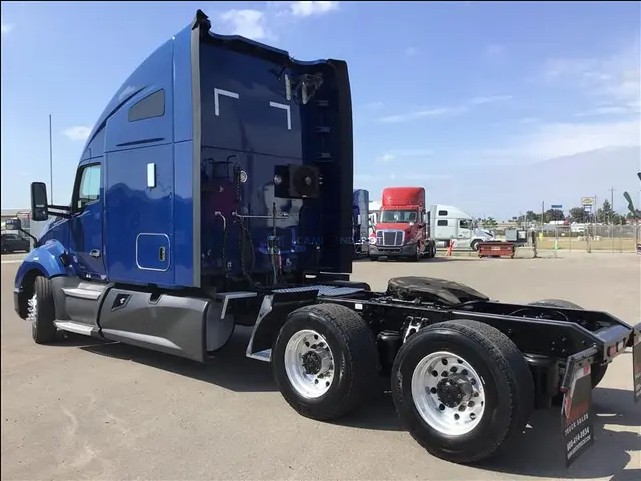 Truck Thumbnail 6