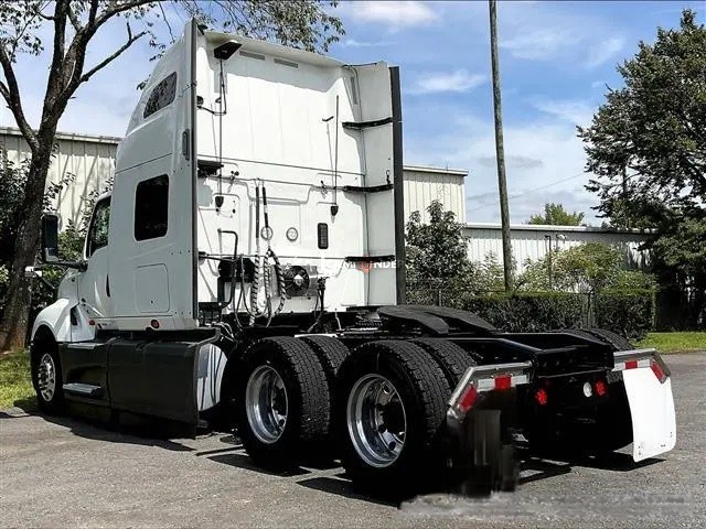Truck Thumbnail 3