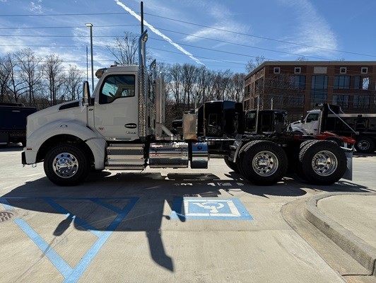 Truck Thumbnail 4