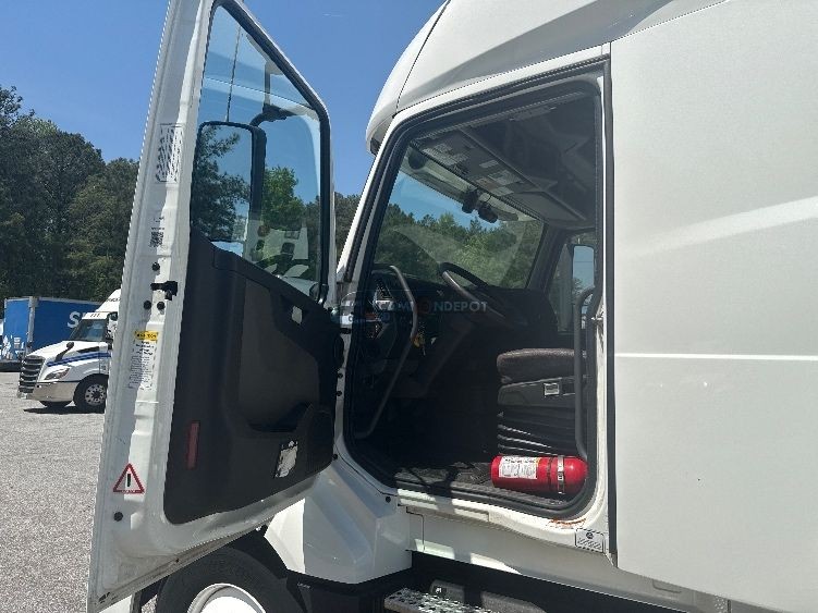Truck Thumbnail 6