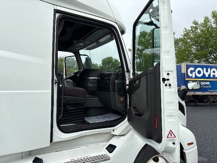 Truck Thumbnail 7