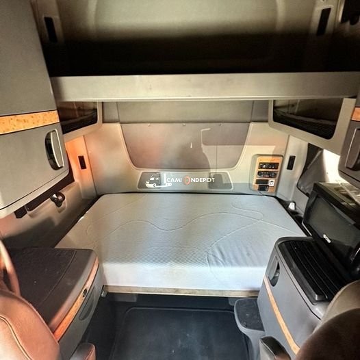Truck Thumbnail 7