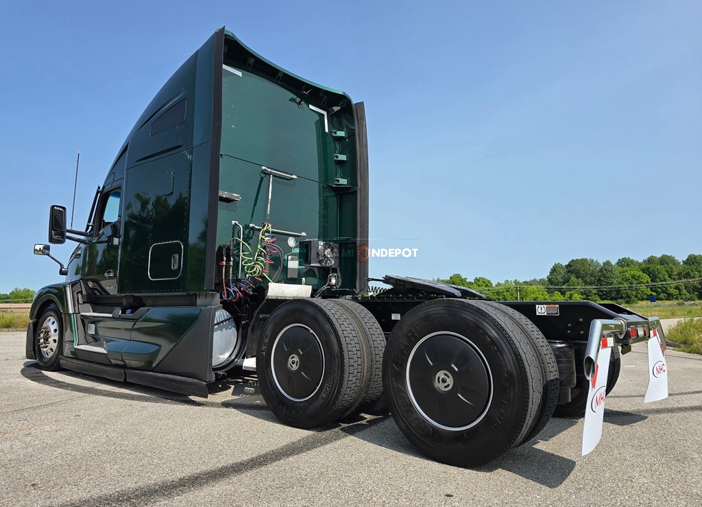 Truck Thumbnail 4