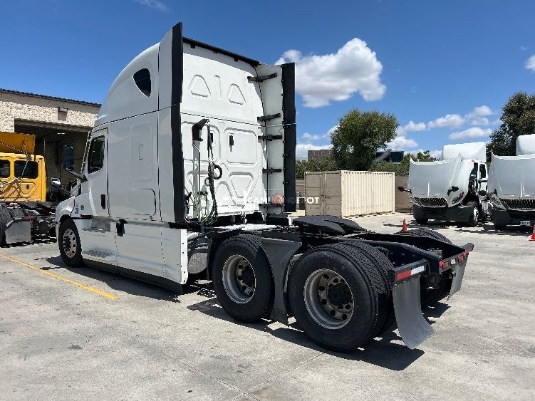 Truck Thumbnail 4