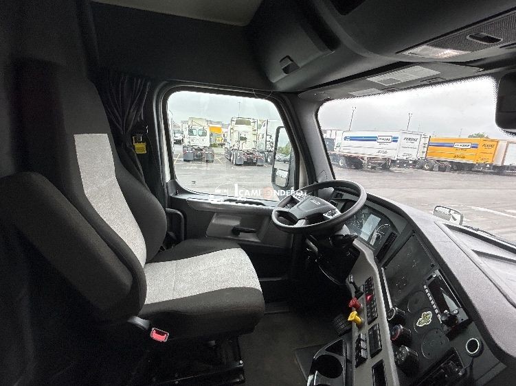 Truck Thumbnail 8