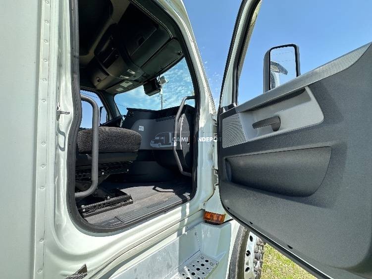 Truck Thumbnail 7
