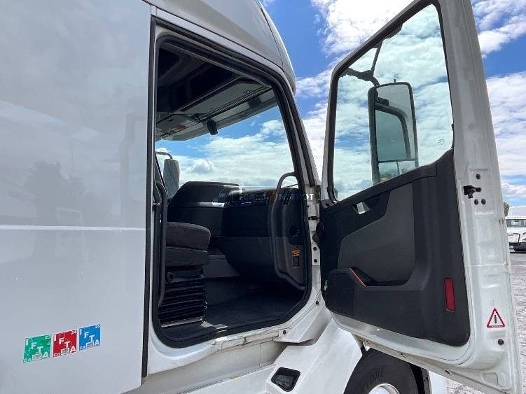 Truck Thumbnail 8
