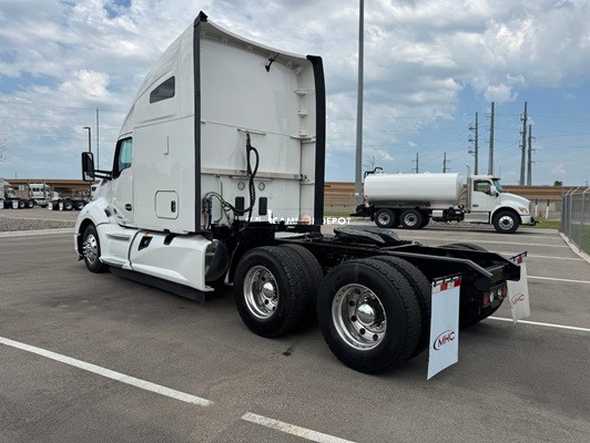 Truck Thumbnail 4