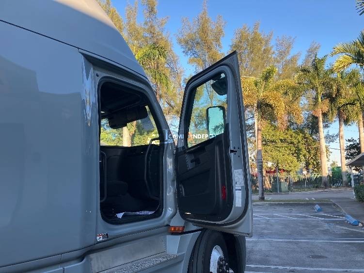 Truck Thumbnail 8