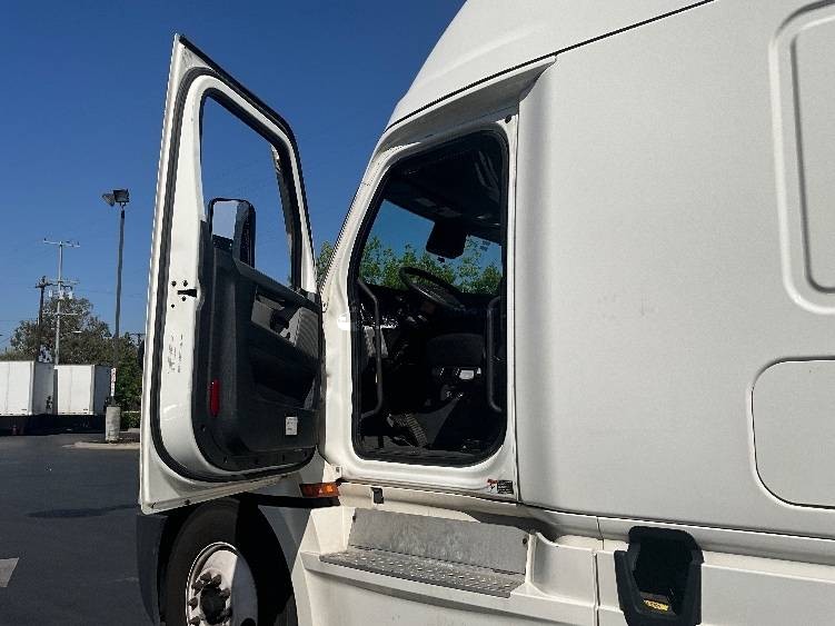 Truck Thumbnail 7