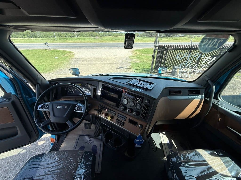 Truck Thumbnail 6