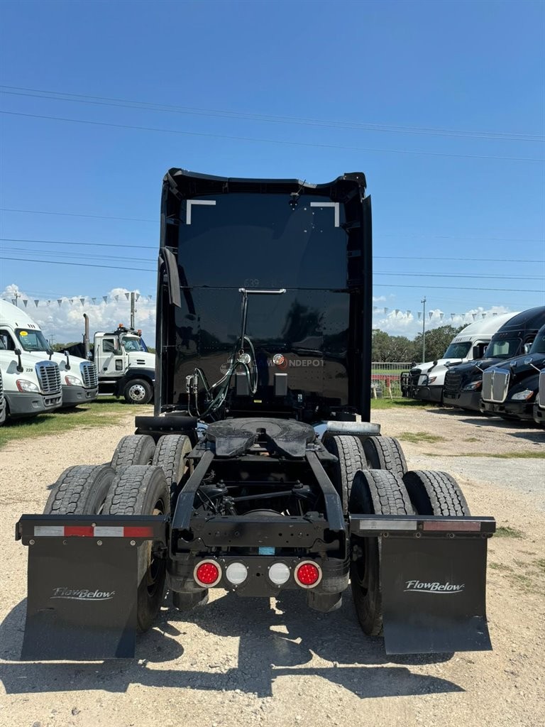 Truck Thumbnail 3