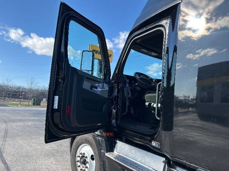 Truck Thumbnail 5
