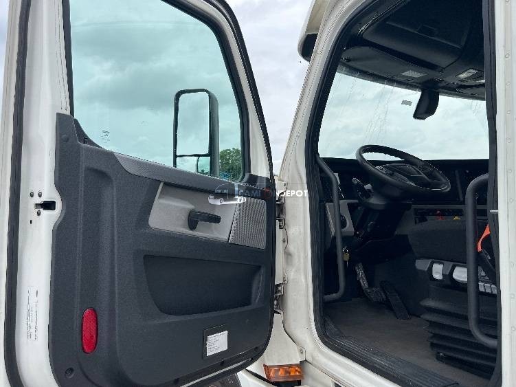 Truck Thumbnail 4
