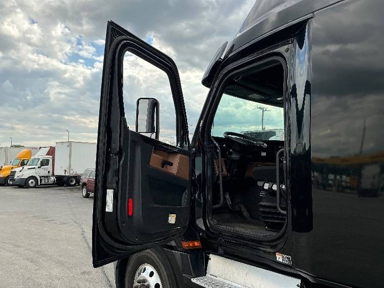 Truck Thumbnail 5