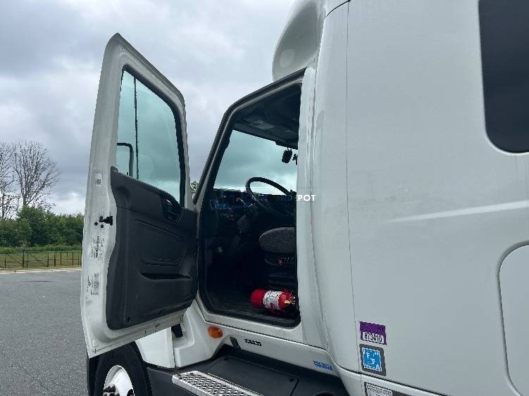 Truck Thumbnail 6