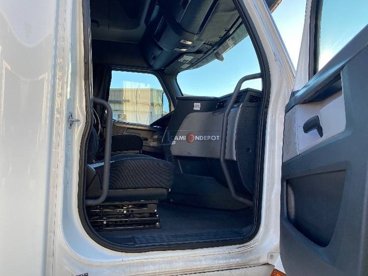 Truck Thumbnail 10