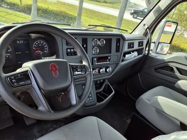 Truck Thumbnail 7