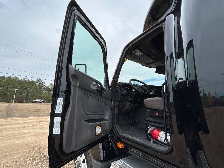 Truck Thumbnail 5
