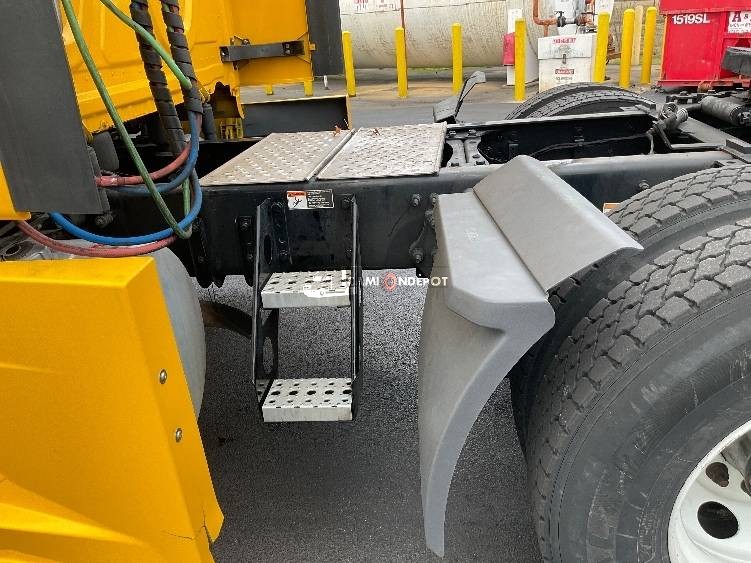 Truck Thumbnail 12