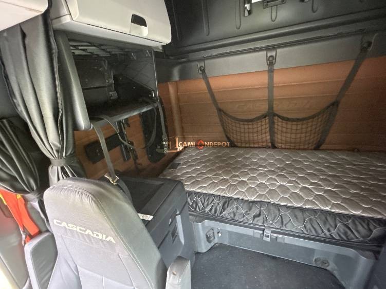 Truck Thumbnail 8
