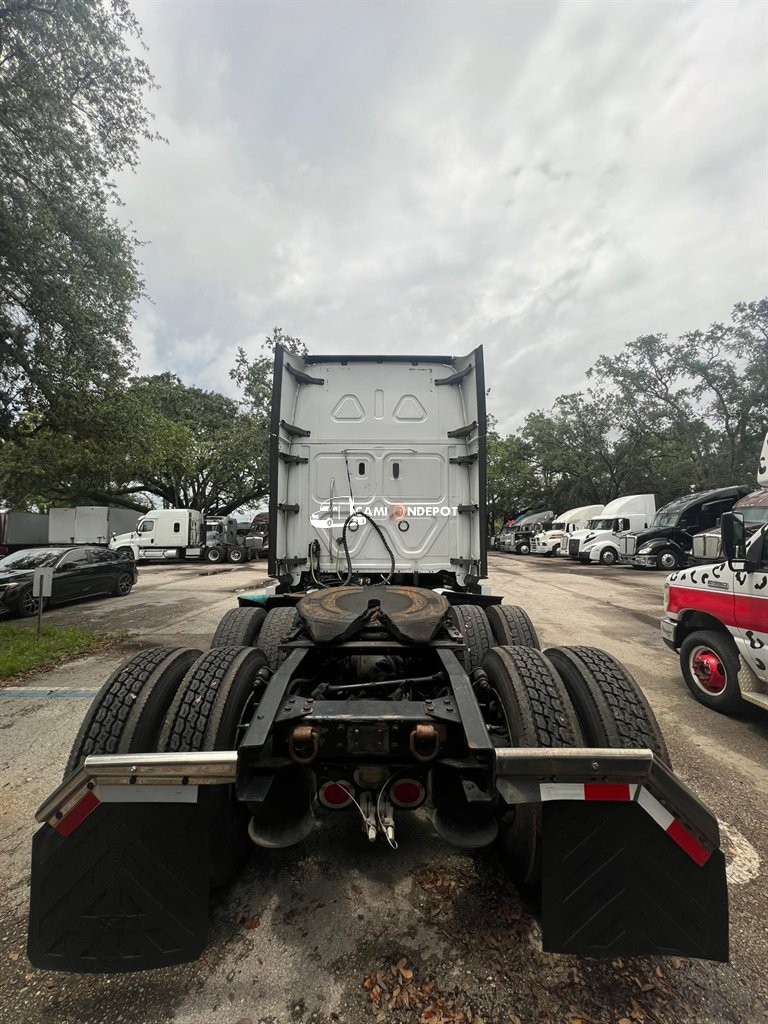 Truck Thumbnail 5