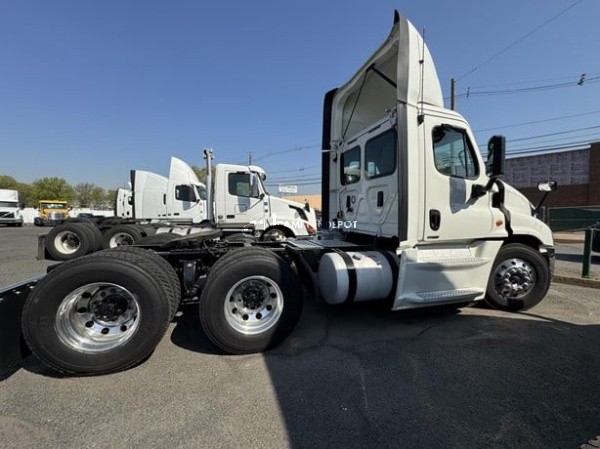 Truck Thumbnail 2