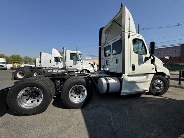 Truck Thumbnail 2