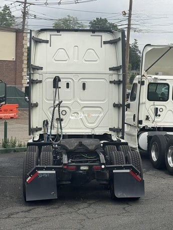 Truck Thumbnail 3