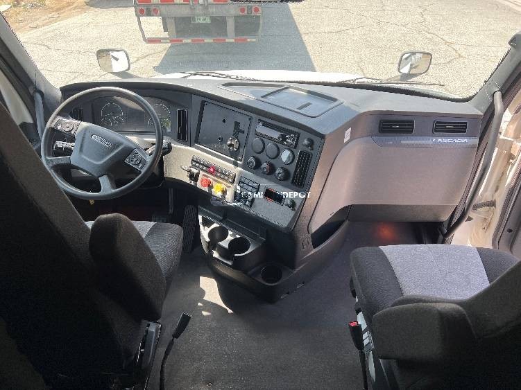 Truck Thumbnail 6