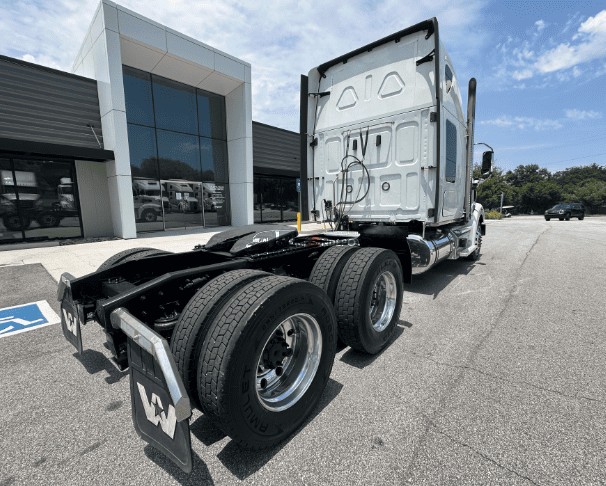 Truck Thumbnail 3