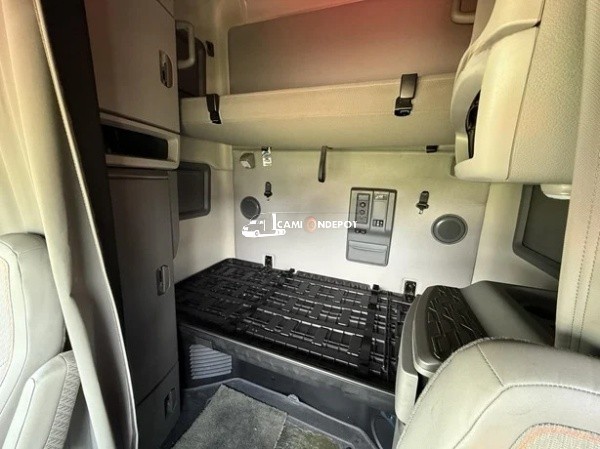Truck Thumbnail 6
