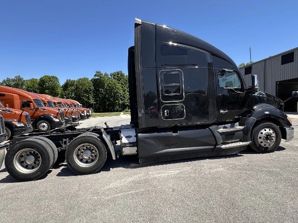 Truck Thumbnail 3