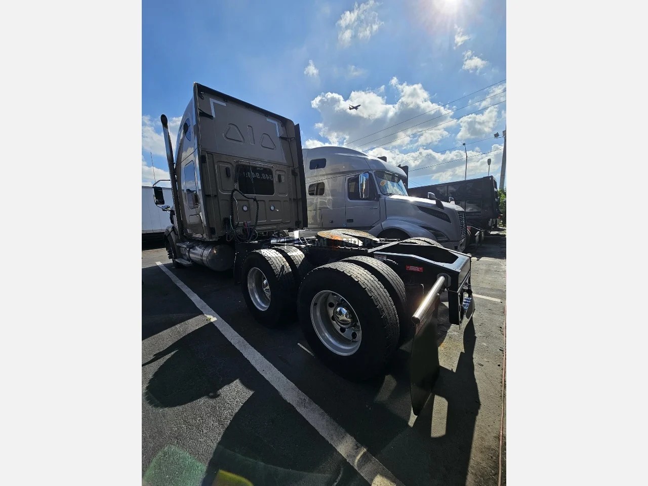Truck Thumbnail 4