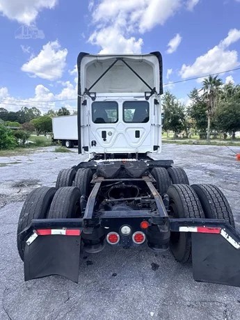 Truck Thumbnail 3