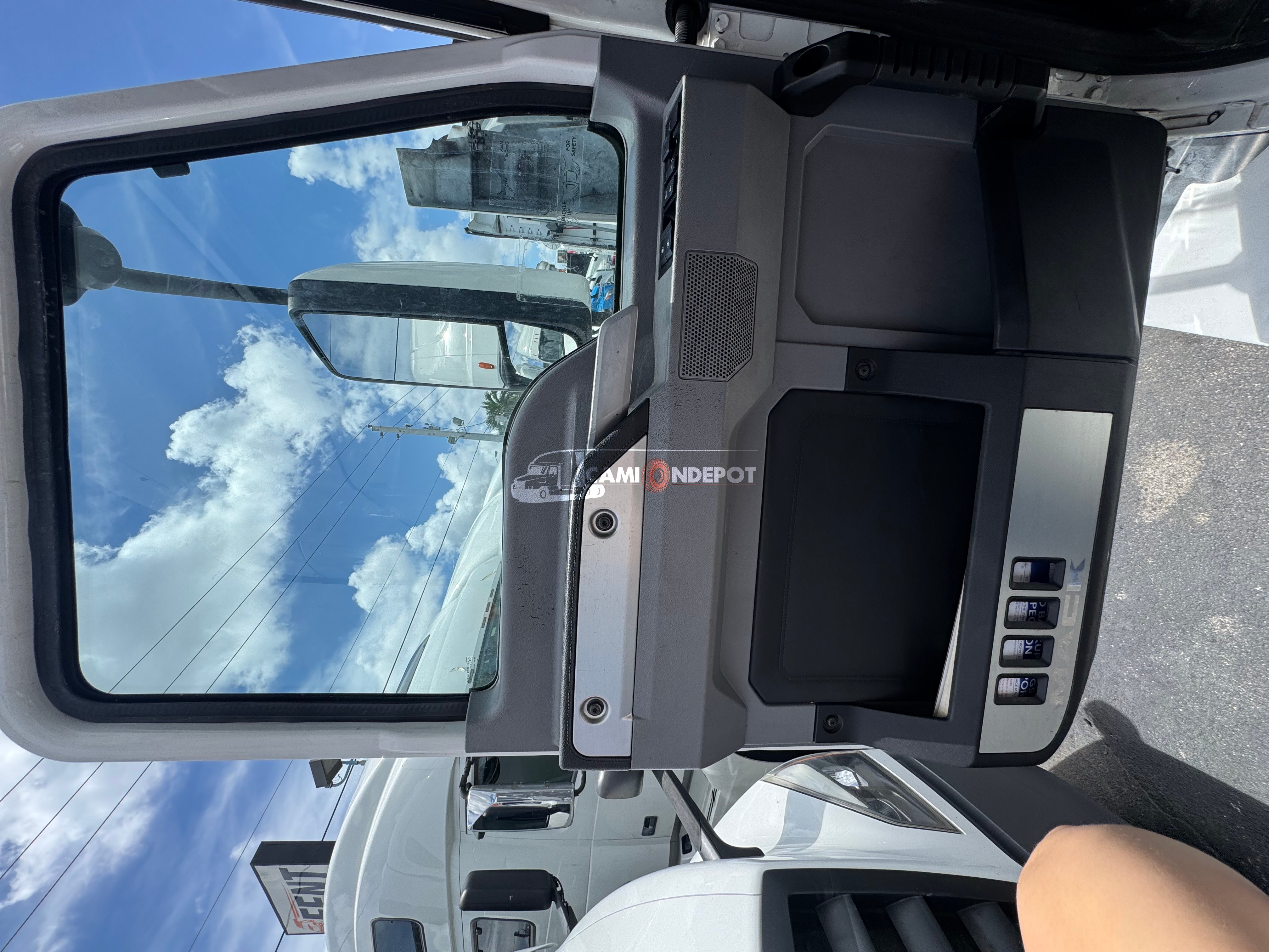Truck Thumbnail 9