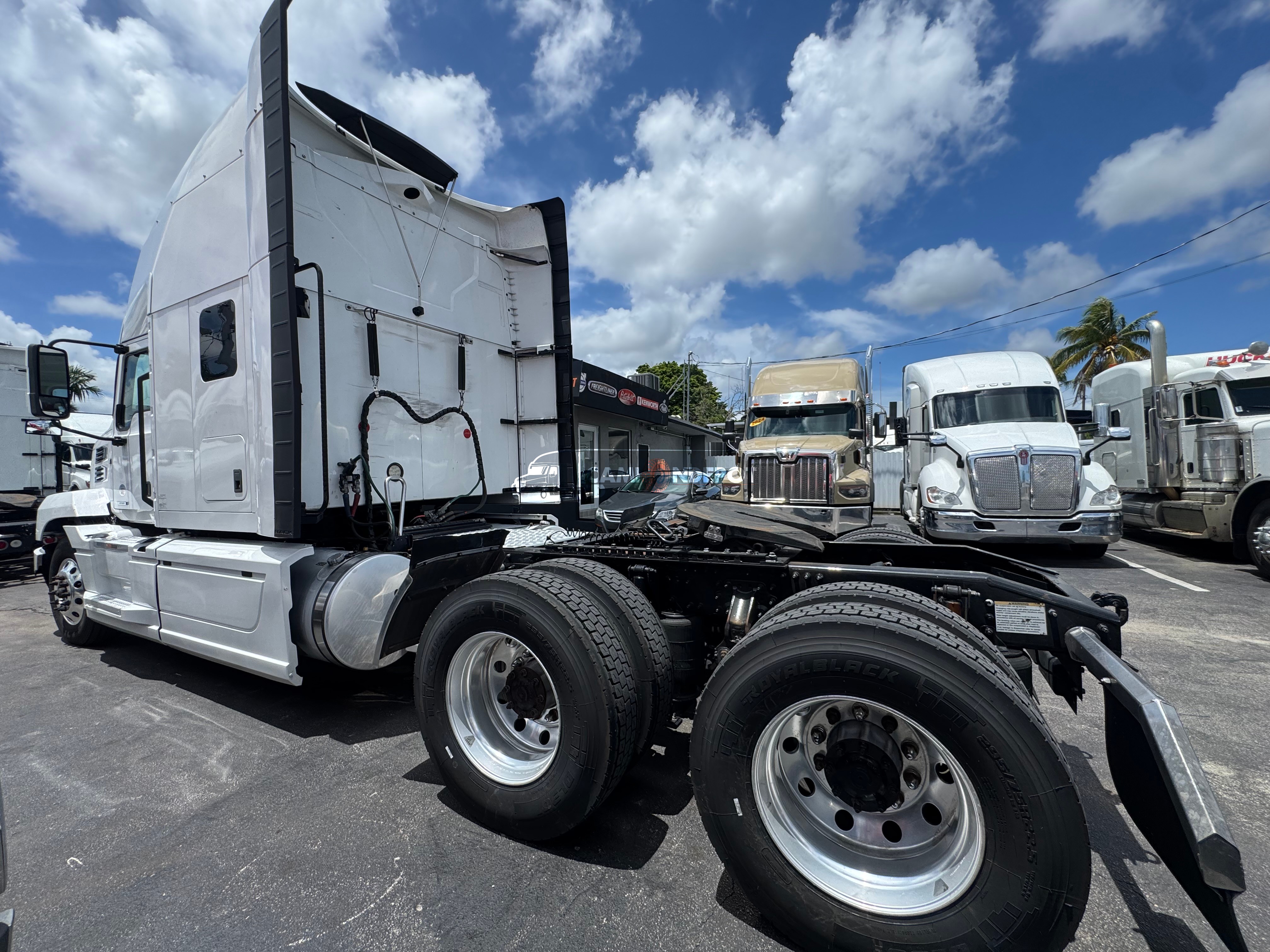 Truck Thumbnail 3